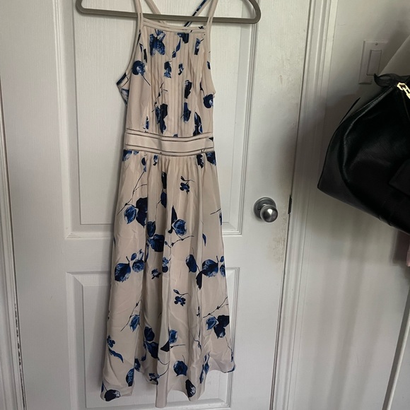 Club Monaco Dresses & Skirts - Silk Club Monaco midi dress